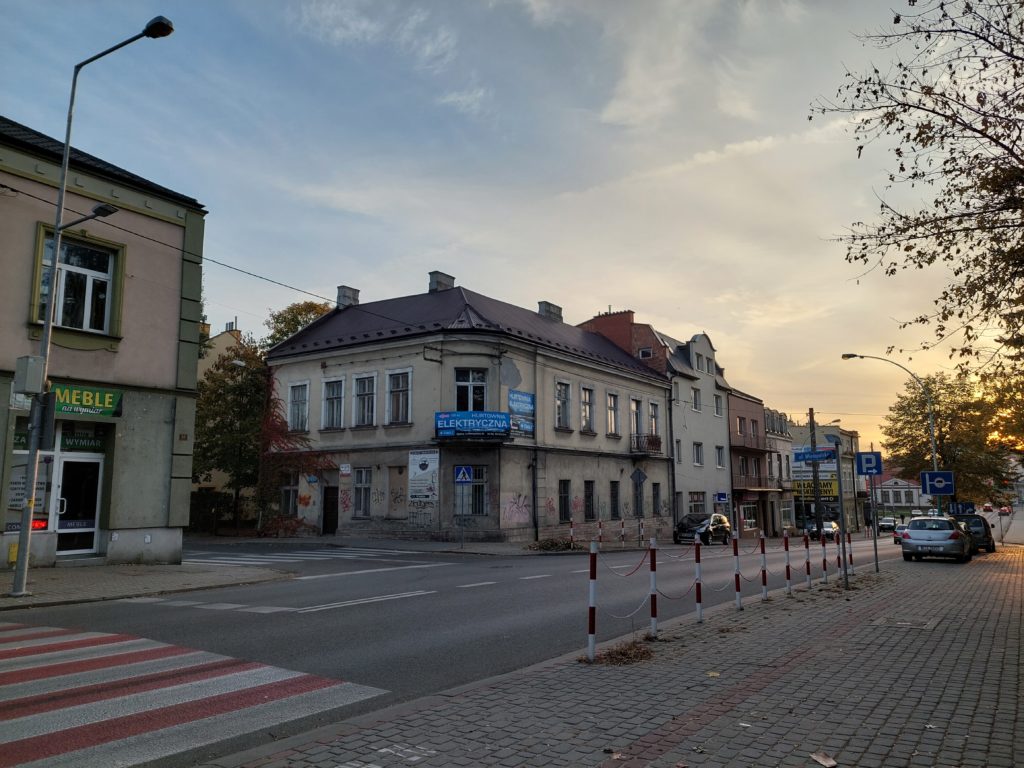 budynki, szare niebo, ulica