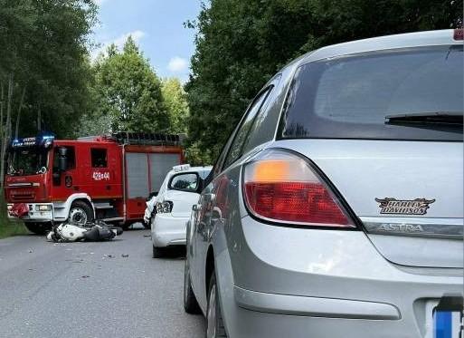 Kolizja motocykla z samochodem osobowym