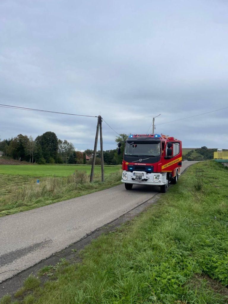 Samochód Strażay Pożarnej na drodze 