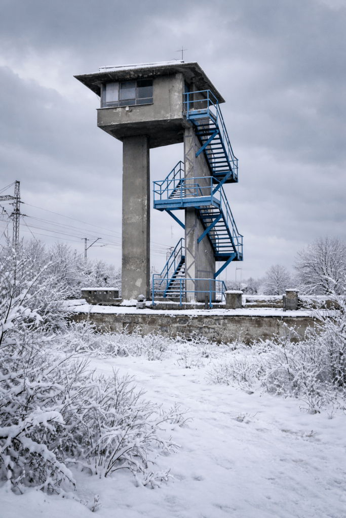 Nieistniejąca nastawnia kolejowa w Grabinach na Podkarpaciu, rozebrana podczas modernizacji linii kolejowej