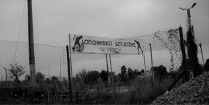 Lodowisko przy Świerczewskiego w Dębicy zimą, śnieg, mróz, dzieciństwo, dawne osiedle