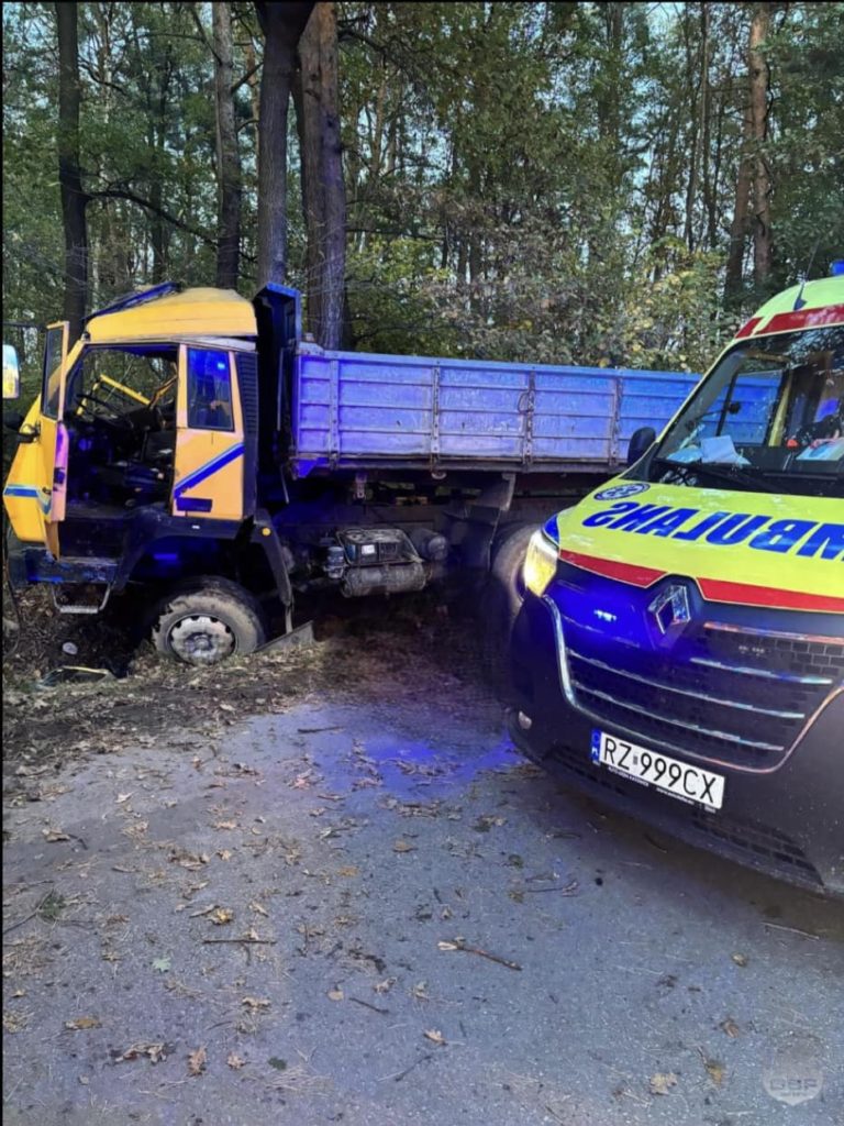 Pijany Kierowca Ciężarówki Wjechał W Drzewo Życie Stracił Pasażer Aktualizacja Ziemia Dębicka 5850