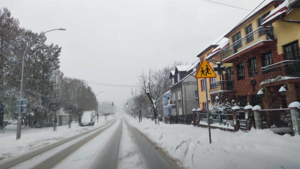 Oszronione drzewa i krajobraz zimowy w Dębicy podczas fali mrozów luty 2026.