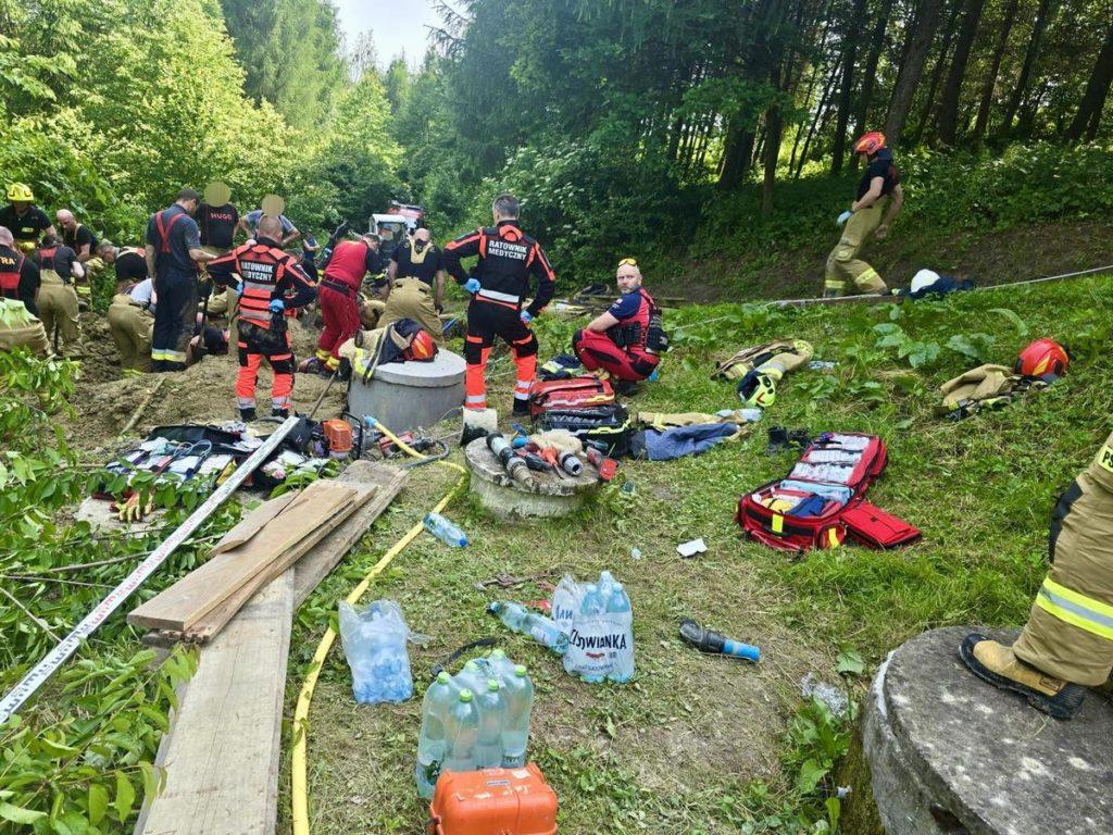 Ratownicy na miejscu akcji ratunkowej