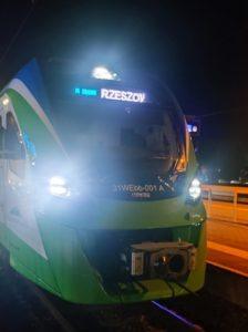 Pociąg z napisem Rzeszów
