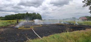 dym nad spalonym ścierniskiem