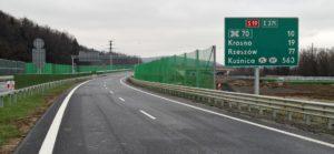 Nowo otwarty odcinek drogi ekspresowej S19 w kierunku Krosna i Dukli, fragment trasy Via Carpatia na Podkarpaciu