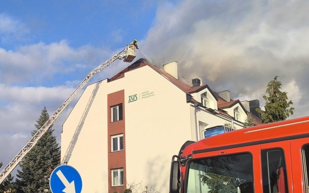 Pożar budynku Zakładu Ubezpieczeń Społecznych w Sztumie – akcja straży pożarnej